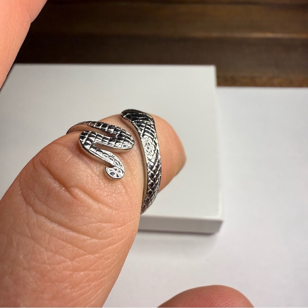 Silver Snake Ring - Picture 2 of 4